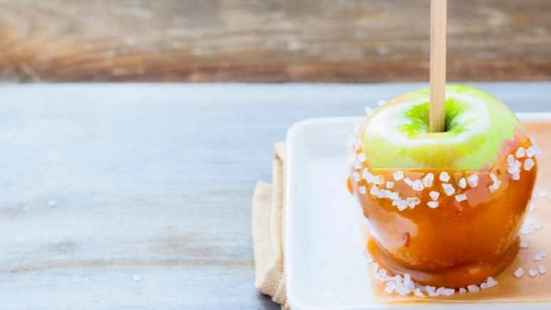 Make homemade caramel apples